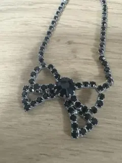 タリナ　タランティーノ　リボン型黒クリスタルネックレス