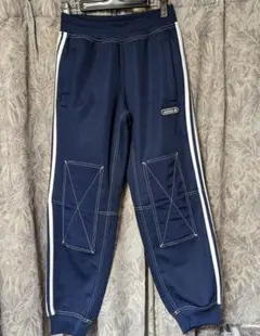 adidasオリジナルス 膝パッチ付トラックパンツ ジャージパンツ