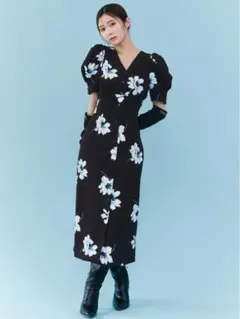 SNIDEL 【FLOWER COLLECTION】プリントタイトワンピース