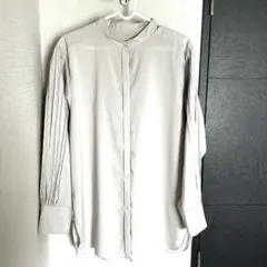 la.f...長袖 バンドカラーシャツ グレージュのサムネイル