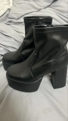 ブラックジッパーブーツ 高ヒール