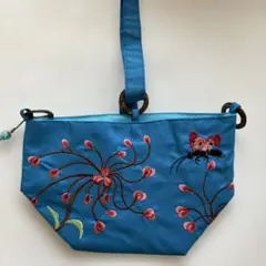 刺繍トートバッグ 青色 木製リング付き
