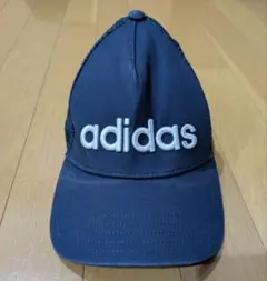 アディダス　メッシュキャップ　ネイビー✕ホワイトロゴ刺繍