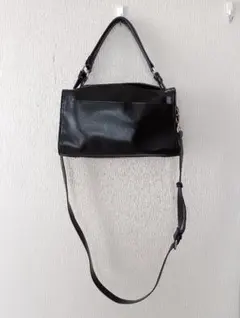 しまむら　AYA 黒い合成皮革ショルダーバッグ