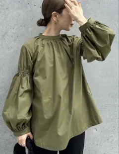 【select MOCA by son】 ボリュームギャザースリーブブラウス