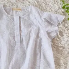 美品　ビームスハート 総柄シアー ブラウス 白　フリル　シャツ　フレンチスリーブ