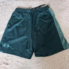 Under Armour ダークグリーン ショートパンツ　L