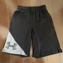 UNDER ARMOUR ブラック ショートパンツ YSM 130