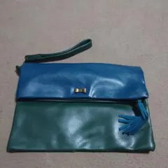 青と緑のレザークラッチバッグ