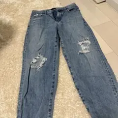 ダメージジーンズ
