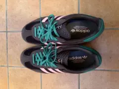 adidas グレー ピンク スニーカー