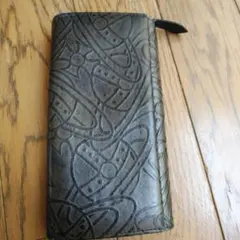 ビビアンウエストウッドのチャコールグレー地の長財布