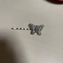 蝶の形状 ヘアピン 青色ストーン付き