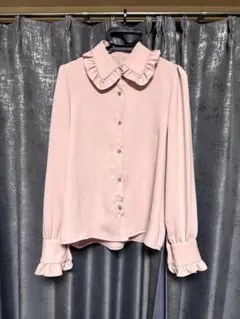 フリル付きピンク長袖ブラウス