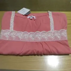 コーラルピンク 長袖Tシャツ レース装飾付き