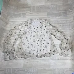 NICE CLAUP フラワープリント バルーンスリーブシャツ