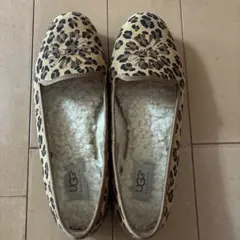 UGG Australiaヒョウ柄フラットシューズ　バレーシューズ刺繍　ムートンのサムネイル