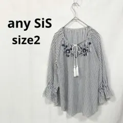 エニィスィス▶ストライプ柄ブラウス 白紺 花柄刺繍 リボン 七分袖 サイズ2
