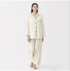 ［無印 ］婦人　脇に縫い目のない　フランネル長袖パジャマ