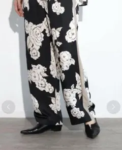 ラディエイト　美品ビンテージフラワープリントパンツ　イージーパンツ　ブラック