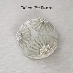 刺繍 ブローチ パール 花 シルバー くるみボタン