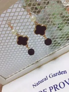 No.5k  パール　クローバー　花　ブラック　ピアス、イヤリング