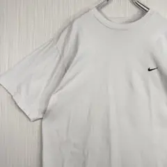 Nike ホワイト Tシャツ ワンポイント 刺繍ロゴ