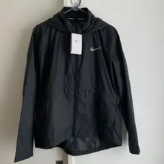 新品未使用　Nike ナイキXL レディース　ウィンドブレーカー　タグ付き