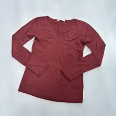 ワインレッド　Vネック薄手ニット