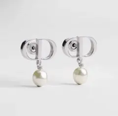 2026年最新】dior ピアス パールの人気アイテム - メルカリ