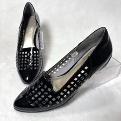 【美品】fitfit レザーカットワーク パンプス 23.5 黒 エナメル 軽量