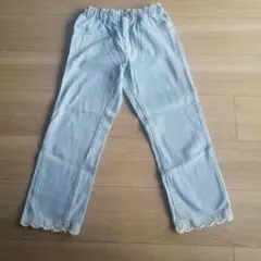 花柄刺繍付きライトブルー8、9分丈のズボン