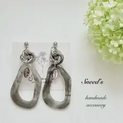 ▪シルバー3連リングチャーム×アクリルチャーム×メタルチャームピアス／イヤリング