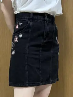 back numberレディース デニムミニスカート 花柄刺繍入り Sサイズ
