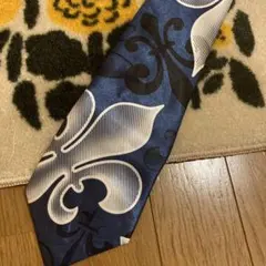 ネクタイ　フルール・ド・リス柄　ゆりの花Aladdin Ties モントリオール