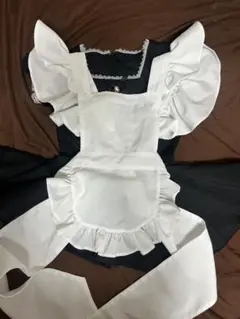 メイド服 フリル付き 黒と白