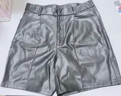 シルバー 合成皮革 ハーフパンツ