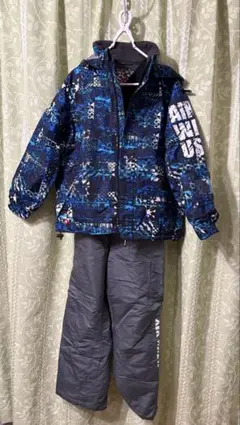 子供用スキーウェア 青と黒のパターン　150