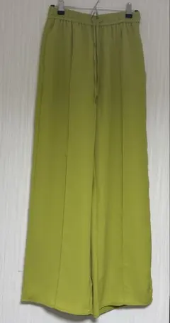 GU ワイドパンツ