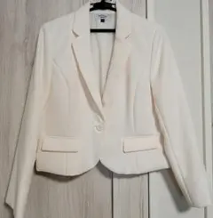 ホワイト ノーカラージャケット ショート丈