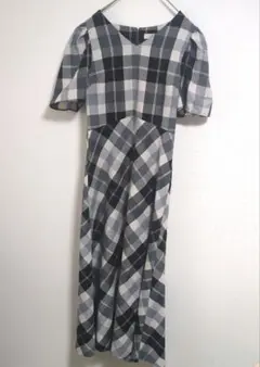 アンデミュウ　チェック柄 Vネック パフスリーブ ワンピース　フリーサイズ