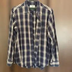 ネイビーとベージュのチェック柄ネルシャツ