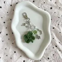 クローバー 編み物 ビーズキーホルダー