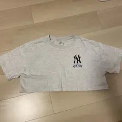腹出し　Tシャツ