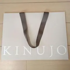 絹女KINUJO ベージュ ロゴ入り ショッパー 袋