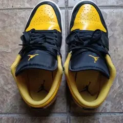 Air Jordan ローカット スニーカー 黒と黄色