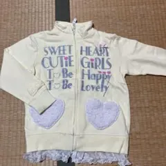 ハート型ポケット付き中暖かそうな生地のトレーナー