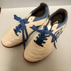 Umbro サッカーシューズ ホワイト/ブルー　22.5cm