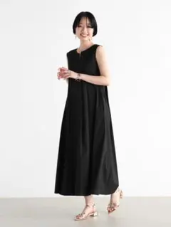 新品未使用 キーネックタックワンピース ブラック　タグ付き