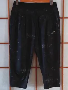 TIGORA ブラッククロップドパンツ7部丈のサムネイル